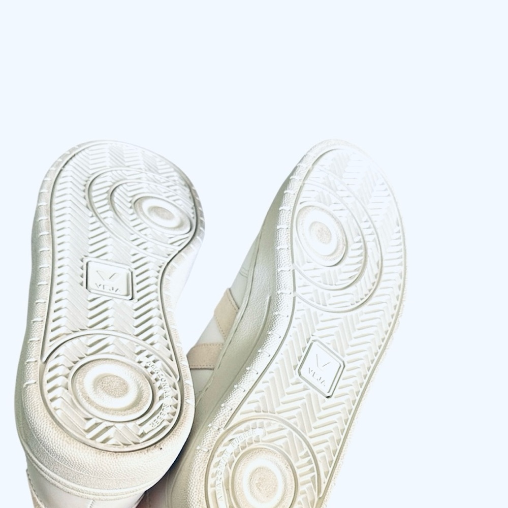 Veja | Women's V12 White | Beige Sneakers - Picture 5 of 6